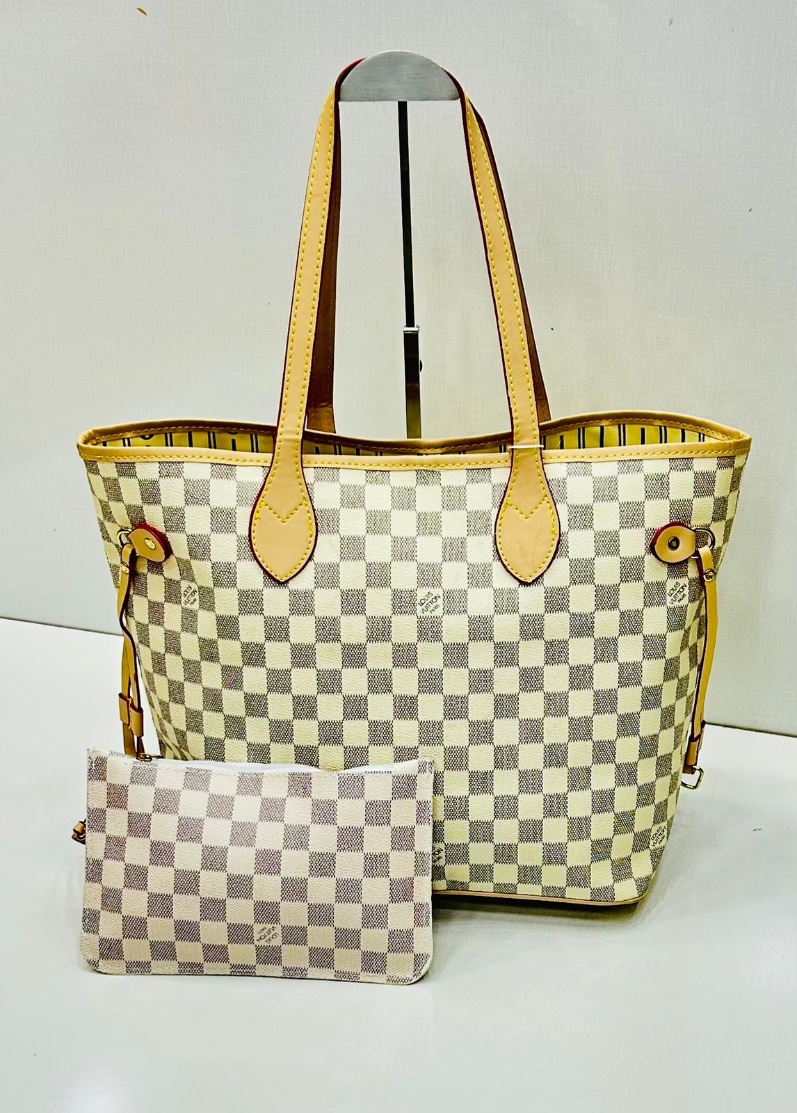 Premium Leather Shoulder Bag – With Matching Pouch ✨